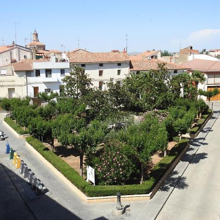 Hostal Meson De Paco Carinena Bagian luar foto