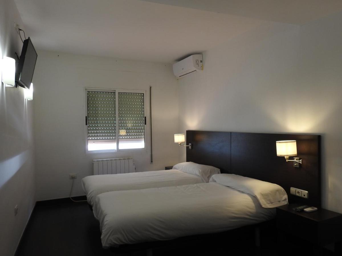 Hostal Meson De Paco Carinena Bagian luar foto