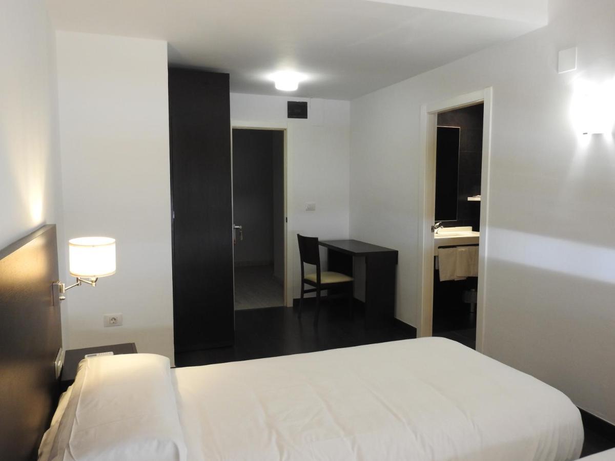 Hostal Meson De Paco Carinena Bagian luar foto