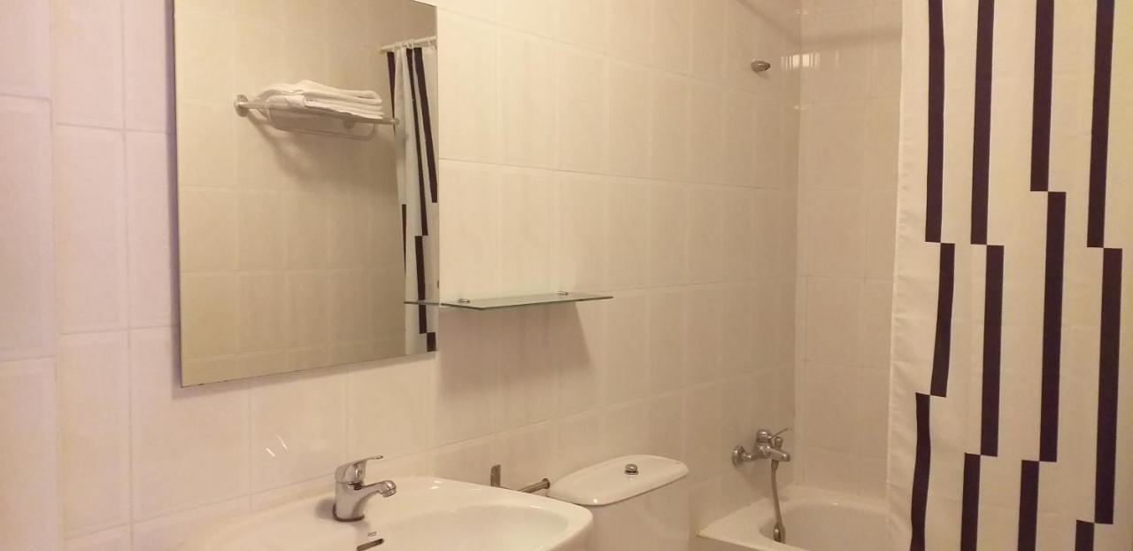 Hostal Meson De Paco Carinena Bagian luar foto