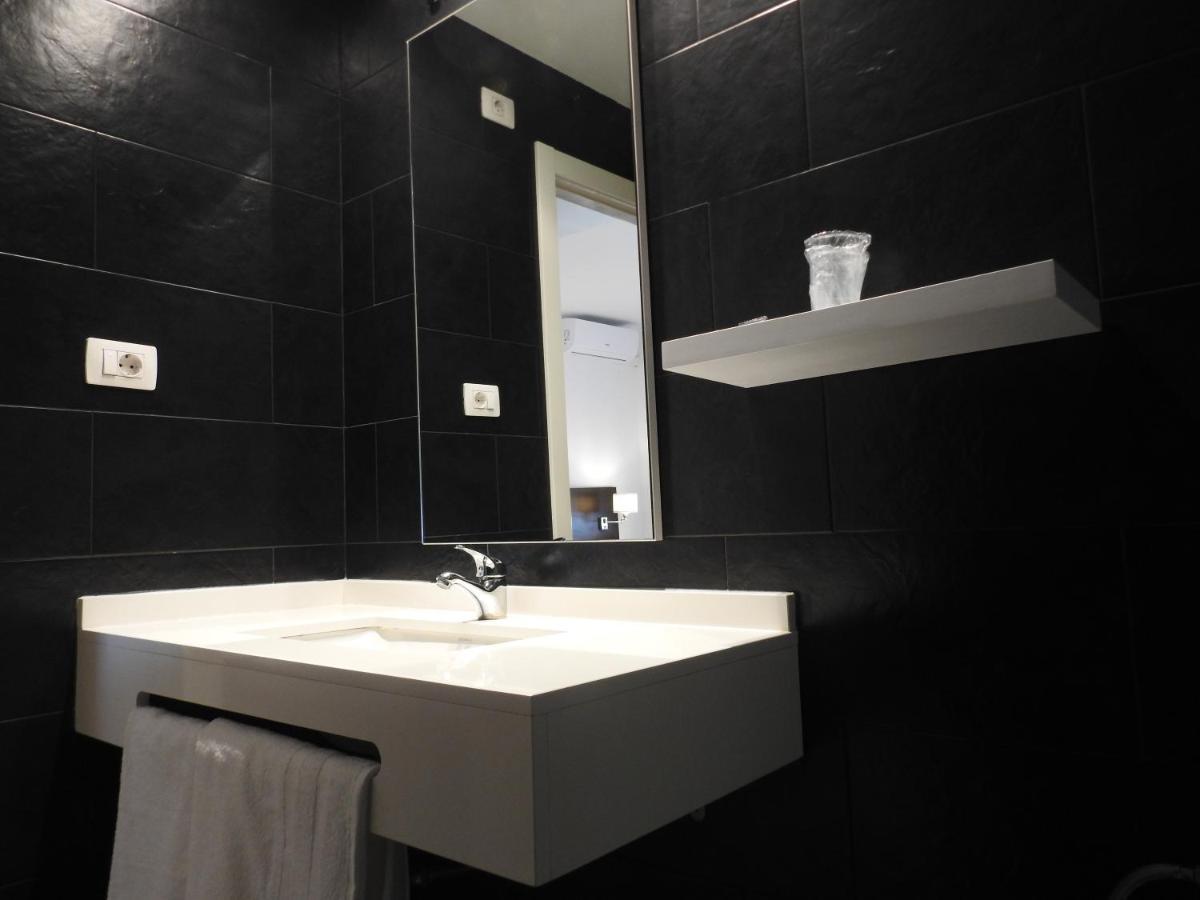 Hostal Meson De Paco Carinena Bagian luar foto