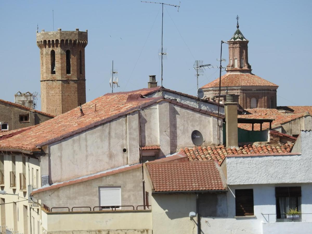 Hostal Meson De Paco Carinena Bagian luar foto