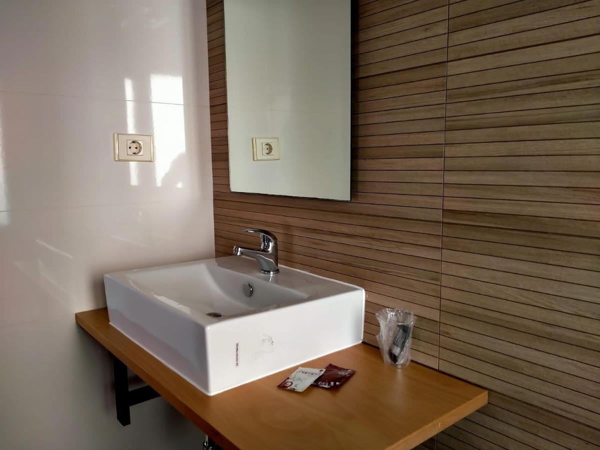 Hostal Meson De Paco Carinena Bagian luar foto